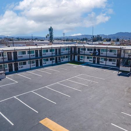 Inland Inn & Suites サン・バーナディーノ エクステリア 写真